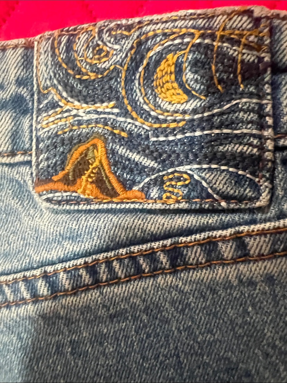 Women’s Straight-Leg Jeans in Medium Blue Wash - Picture 14 of 14